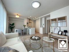 おしゃれなインテリアが映えるリビングで、リラックスしたひとときを過ごせます。