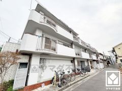 ショッピングモール「ソコラ塚口クロス」まで徒歩4分、ショッピングモール「塚口さんさんタウン」まで徒歩6分など、複合商業施設が徒歩圏内に複数あり、たいへん便利な住環境です。