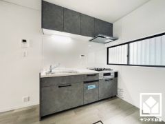 換気効率が高くお手入れもしやすいレンジフードを完備。スッキリとしたスタイリッシュなデザインも魅力の一つです。