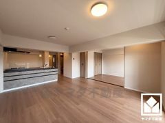 広々17.4帖のLDKが魅力。家族全員がリラックスできる、ゆったりとした快適リビングで温かい団らんの時間を。