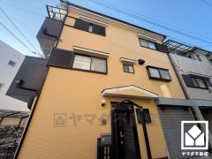 ガレージは間口2560・奥行き5220・高さ2300でハイルーフ駐車も可能です。南側に駐輪スペースもございます。