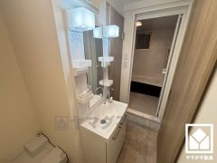 室内洗濯機置場がございますので、天候に左右されず洗濯していただけます。