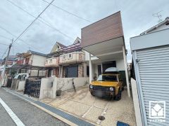 4SLDK、土地面積88.18平米、建物面積111.22平米、木造3階建。