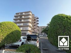 たっぷり収納できる約3帖の納戸付きだから、家の中をもっとスッキリ。季節の荷物や趣味の道具もしっかり収納。