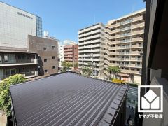 居室の窓は高性能防音サッシを使用し、高い気密性で音や空気の出入りを防ぎます。騒音の侵入・屋内の音漏れを防ぐだけでなく、断熱性がアップし冷暖房の効率も高まります。
