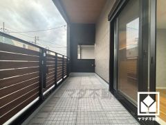 南・東向きの2面バルコニーで陽当たり、風通し良好。南側は奥行きもあり広々としているため、お洗濯物をたっぷりと干す事ができます。