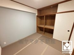 子どもの遊び場、お昼寝スペース、時には書斎にも。和室があると、暮らしの幅がぐんと広がる。