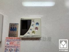 ボタン1つで自動でお湯張りができるオートバス機能付き。