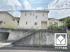 毎日の家事の負担を軽減でき、水道代の節約にもなる食器洗乾燥機付き。