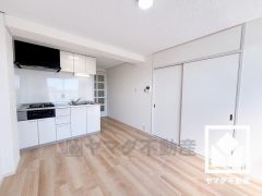 シンプルで美しいデザインのリビングが、毎日の生活に彩りを添える。