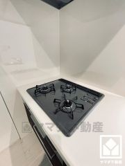 家族のごはん作りがはかどる。同時調理ができる3口コンロ付き。