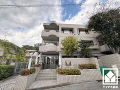 自然と調和するデザインが魅力。四季折々の風景に溶け込む、心地よい住まい。