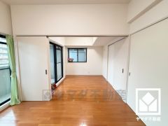南側5帖の洋室と6帖の洋室は続き間となっており、一体利用も可能です。