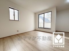 プライバシー・採光に配慮された2階リビングです。