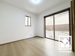全居室2面採光。明るい陽光がたっぷり差し込む心地よい生活空間です。