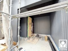 東側に緑豊かな武庫川が流れています。ゆったりとした川沿いにはサイクリングロードなども整備されており、四季折々の自然を感じながらお散歩やジョギング・サイクリングなどの運動も楽しめる住環境です。