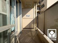 南向きバルコニーで陽当たり、風通し良好。広々としているため、お洗濯物をたっぷりと干す事ができます。