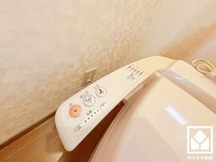 温水洗浄便座付きで、季節を問わずいつでも温かい便座をお使いいただけます。