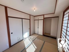 和の趣と現代の快適さを兼ね備えた空間。開放的にも、落ち着いたプライベート空間にもなる和室の魅力をぜひ。