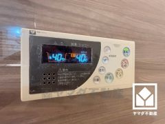 ボタン1つで自動でお湯張りができるオートバス機能付き。追い炊き機能もございますので、いつでも温かいお風呂に入ることができます。