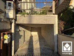 屋内に保管しておけるので、愛車へのダメージが少ない車庫を2台分完備。来客時にも便利です。