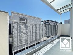 屋根付きなので急な雨の日も安心ですね。