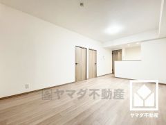 心地よい空間が広がるリビングで、家族みんなが快適に過ごせる時間を提供。