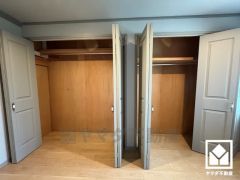 新たに家具を買わなくても良いので、ハンガーパイプ付きのクローゼットは嬉しいですね。