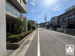 収納力豊富なトランクルーム付き。アウトドア用品や季節の荷物、趣味の道具もしっかり収納できます。