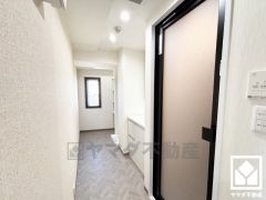 小さなお子様のお風呂上りもこのスペースがあればゆったりとして頂けます。