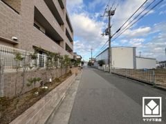 「ウエルシア尼崎武庫之荘北店」まで徒歩7分、「万代伊丹野間店」まで徒歩13分など、お買い物施設が徒歩圏内に複数あり便利な住環境です。