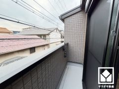 南向きバルコニーで陽当たり、風通し良好。バルコニーが2か所ございますので、お洗濯物をたっぷりと干す事ができます。