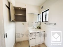 使いやすさが考えられた3面鏡です。