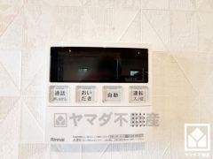 ボタン1つで自動でお湯張りができるオートバス機能付き。