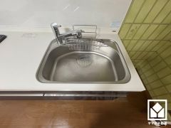 清潔感あふれるシンクで、毎日を気持ちよくスタート。浄水器付きなので、いつでも安心・安全な水をお使いいただけます。