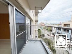 東側バルコニーのため、朝日が気持ちよく入り爽やかな一日を始められます。