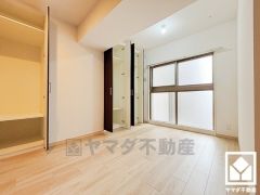 約6.5帖の南東側洋室です。お子様のお部屋などにも丁度良い広さです。