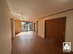 広々25帖のLDKが魅力。家族全員がリラックスできる、ゆったりとした快適リビングで温かい団らんの時間を。