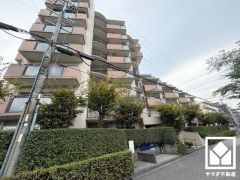 毎日の家事の負担を軽減でき、水道代の節約にもなる食器洗乾燥機付き。