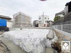 室内洗濯機置場がございますので、天候に左右されず洗濯していただけます。