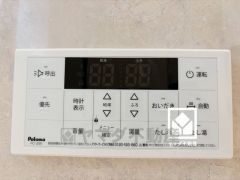 ボタン1つで自動でお湯張りができるオートバス機能付き。追い炊き機能もございますので、いつでも温かいお風呂に入ることができます。