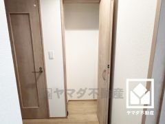 ZEH水準の高い省エネ性能を備えており、光熱費などのランニングコストを抑えられます。夏は涼しく、冬は暖かい、季節に関わらず快適に過ごせる住宅です。