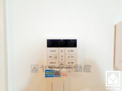 ボタン1つで自動でお湯張りができるオートバス機能付き。