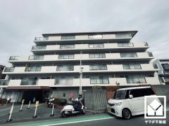 白を基調とした清潔感のある外観。帰るたびに安心感を感じられる佇まい。