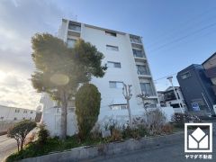 突然の来訪時でも安心なモニター付きインターホンを完備。お留守番中のお子様でも簡単に来訪者の確認ができます。