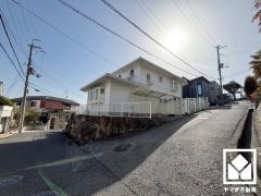 緑に囲まれた閑静な邸宅街なので、穏やかな環境で四季折々の自然を感じながらお過ごしいただけます。