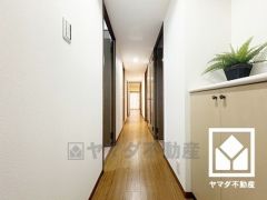 玄関から洗面室が近く、帰宅後すぐに手を洗えて衛生的です。