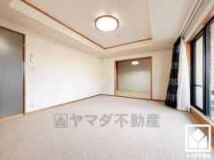 約6帖の和室が隣接しており、一体利用も可能です。