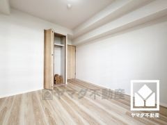 約6.1帖の洋室です。お子様のお部屋などにも丁度良い広さです。