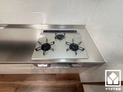 家族のごはん作りがはかどる。同時調理ができる3口コンロ付き。